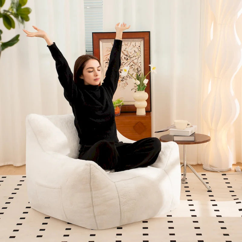 Fauteuil poire en fausse fourrure avec soutien lombaire, garnissage en mousse déchiquetée haute densité et design polyvalent